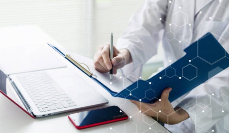 Las imágenes médicas y la información del paciente se pueden archivar en un archivo DCM.